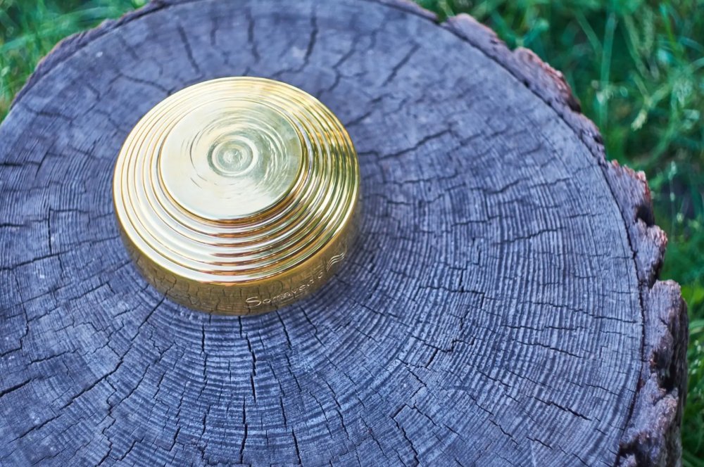 Somavedic Gold na krásném špalku modřínu